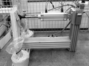 Machine used to conduct a felt-sealed plain bearing test in sandy conditions