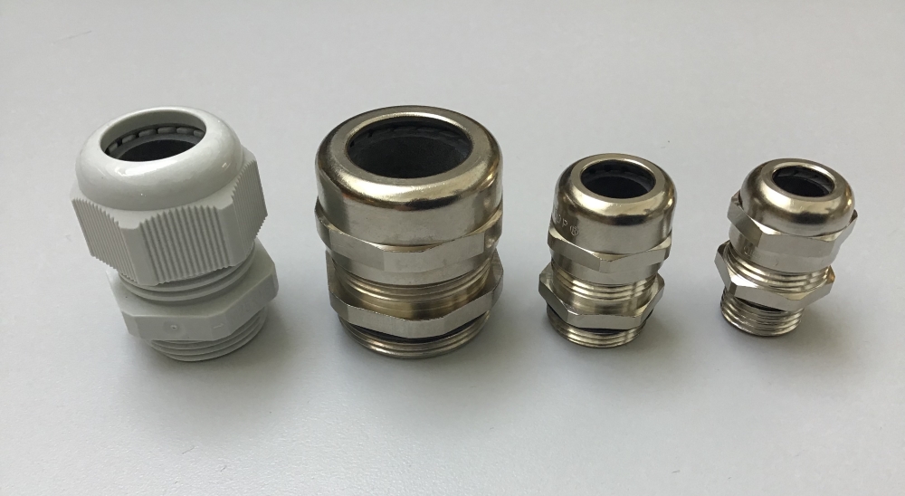 Cable glands made of polyamide and nickel-plated brass